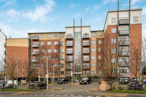 2 bedroom flat to rent, Priory Heights, Slough