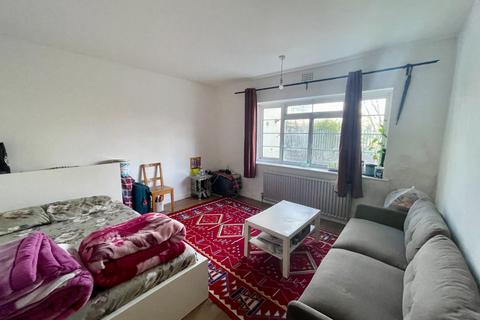 2 bedroom flat for sale, Stanley Avenue, Wembley, Greater London, HA0 4JG
