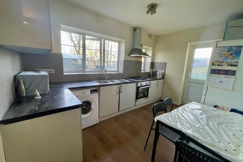 2 bedroom flat for sale, Stanley Avenue, Wembley, Greater London, HA0 4JG
