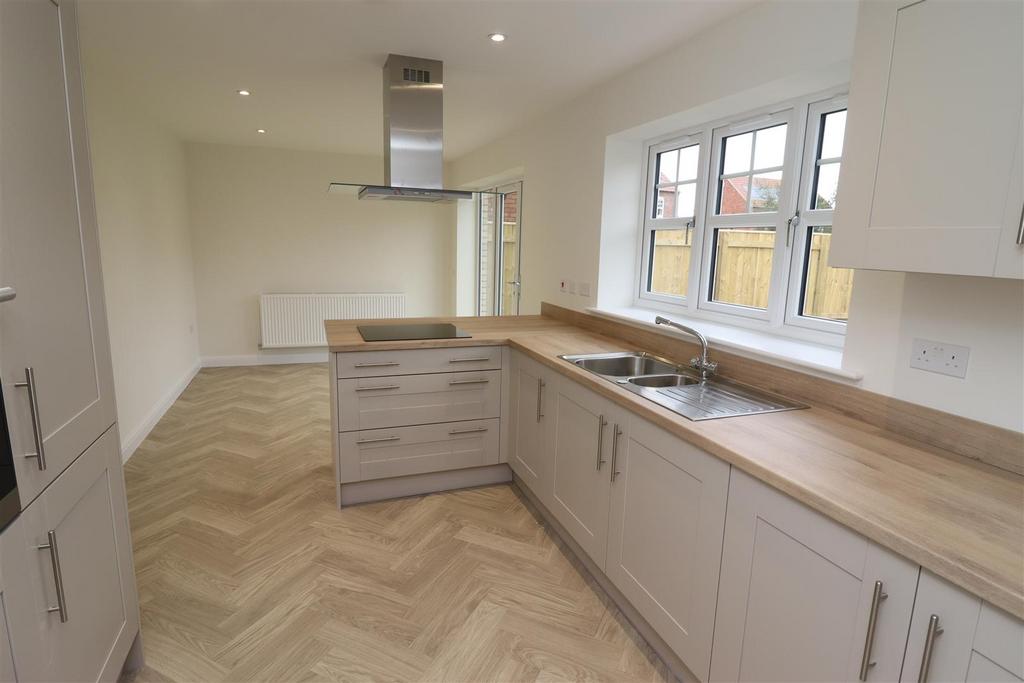 Breakfast kitchen/dining