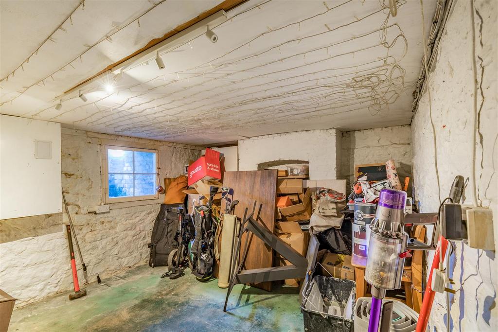 8673231-interior12.jpg