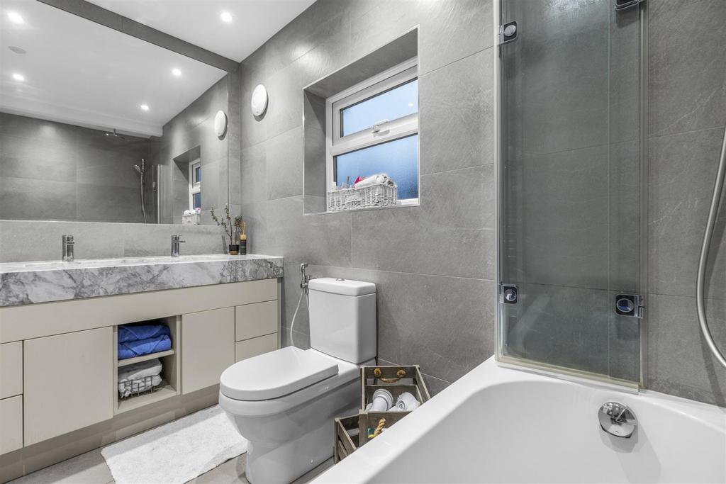 7 Guinions Rd, HP13 7 NT-5.jpg