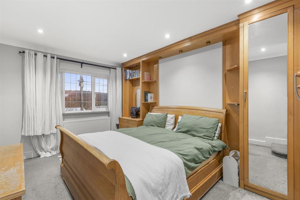 7 Guinions Rd, HP13 7 NT-1.jpg