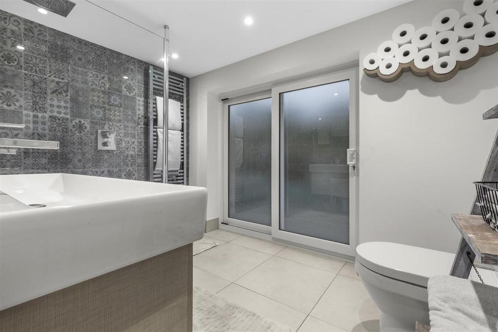 7 Guinions Rd, HP13 7 NT-3.jpg