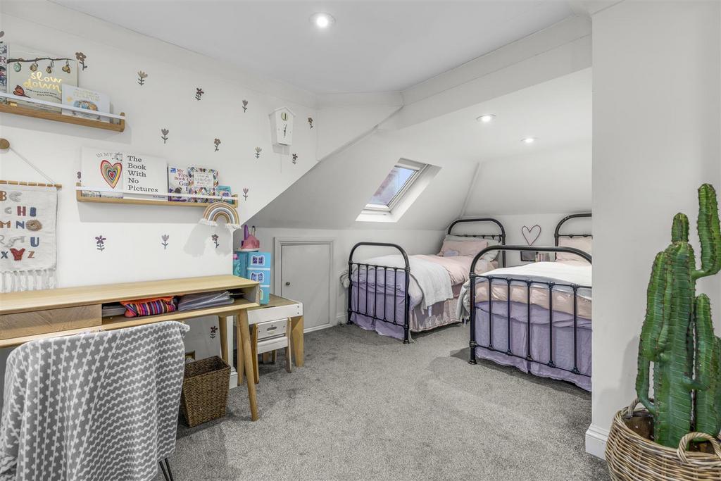 7 Guinions Rd, HP13 7 NT-6.jpg