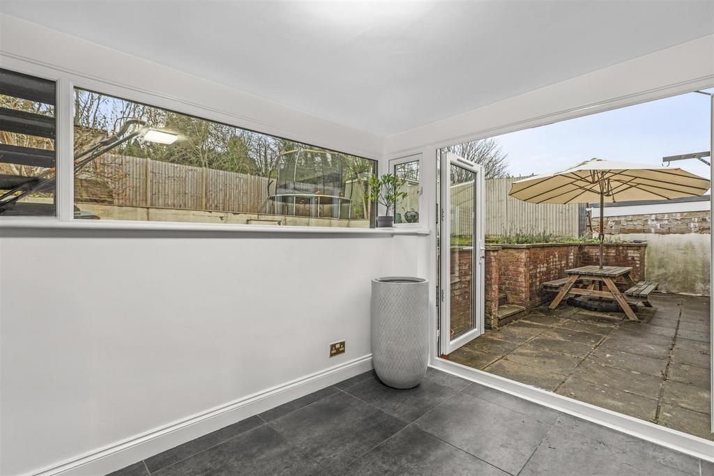 7 Guinions Rd, HP13 7 NT-19.jpg