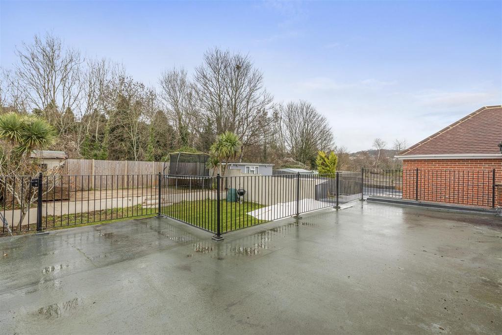 7 Guinions Rd, HP13 7 NT-22.jpg