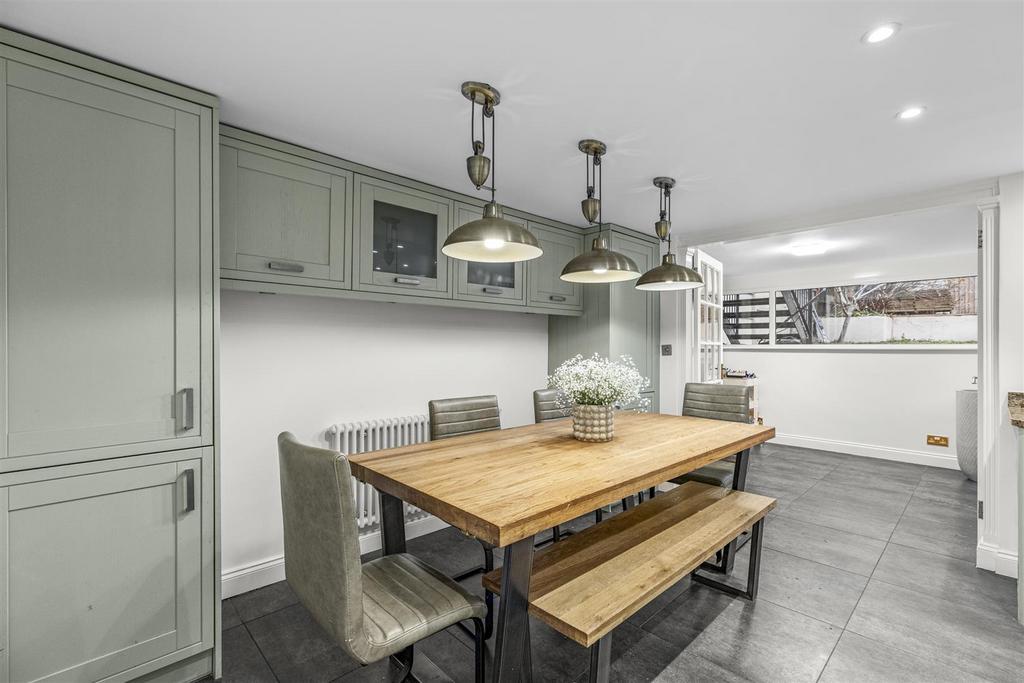 7 Guinions Rd, HP13 7 NT-17.jpg