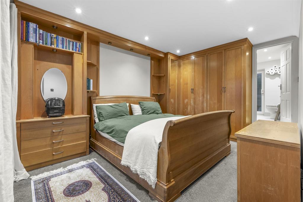 7 Guinions Rd, HP13 7 NT-2.jpg