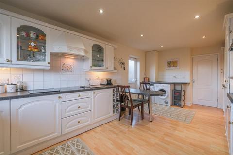 5 bedroom semi-detached house for sale, Ashlea Avenue, Brighouse