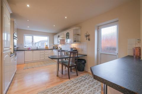 5 bedroom semi-detached house for sale, Ashlea Avenue, Brighouse
