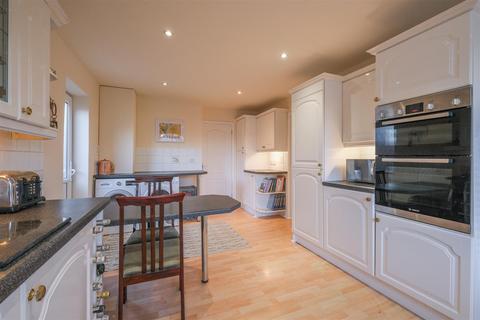 5 bedroom semi-detached house for sale, Ashlea Avenue, Brighouse
