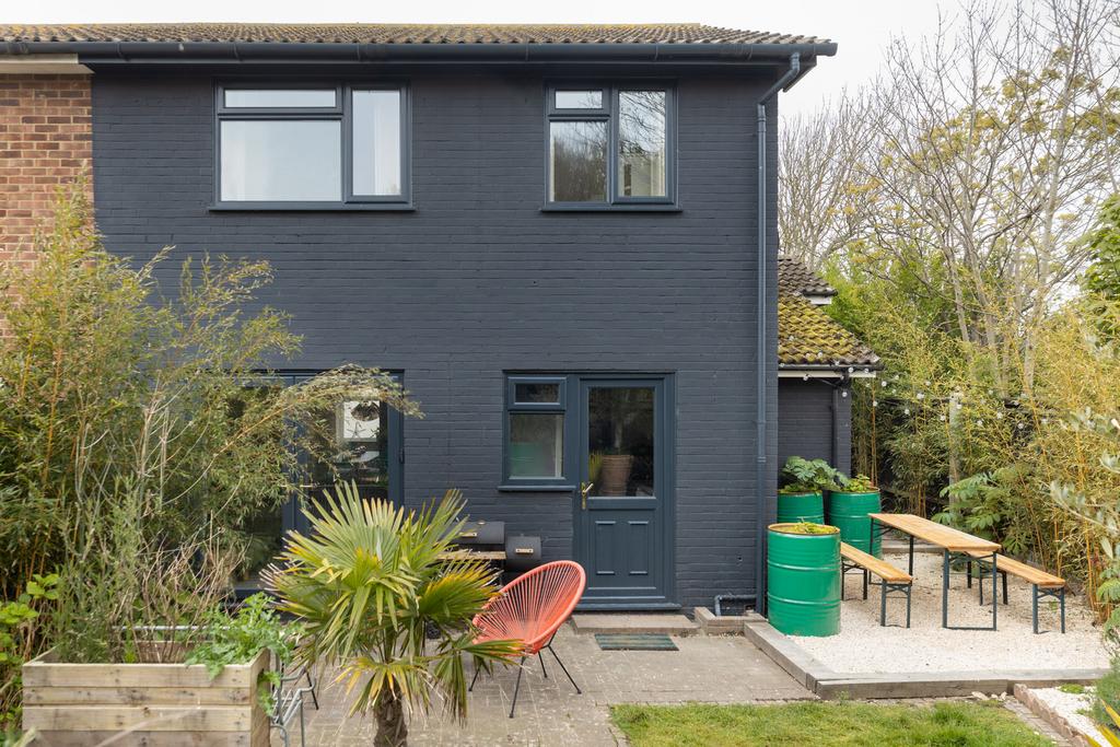 111241 - Denham Way The Modern House (59).jpg