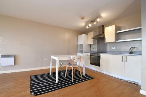 3 bedroom flat for sale, Pilgrims Way, Ladywell Point, M50
