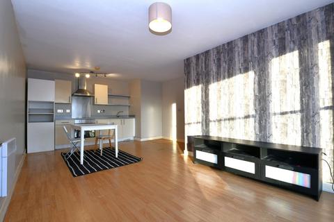 3 bedroom flat for sale, Pilgrims Way, Ladywell Point, M50