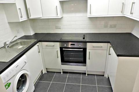 2 bedroom flat to rent, Sovereign Court, Totteridge Avenue, High Wycombe, HP13