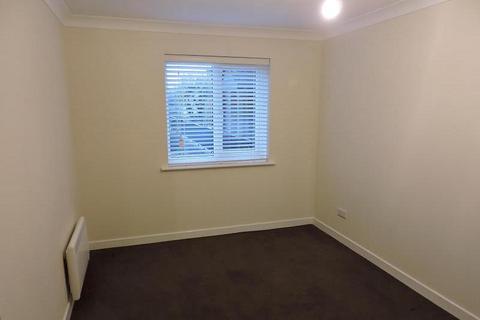 2 bedroom flat to rent, Sovereign Court, Totteridge Avenue, High Wycombe, HP13