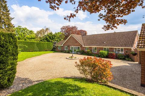 5 bedroom detached house for sale, Carbinswood Lane, Bucklebury Common, RG7 5TS