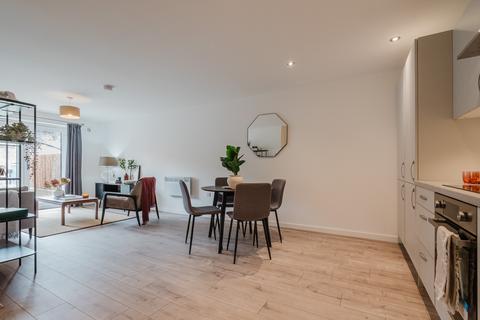 2 bedroom apartment to rent, at The Gateway, Apt 16, 3 Brick Kiln Road M12
