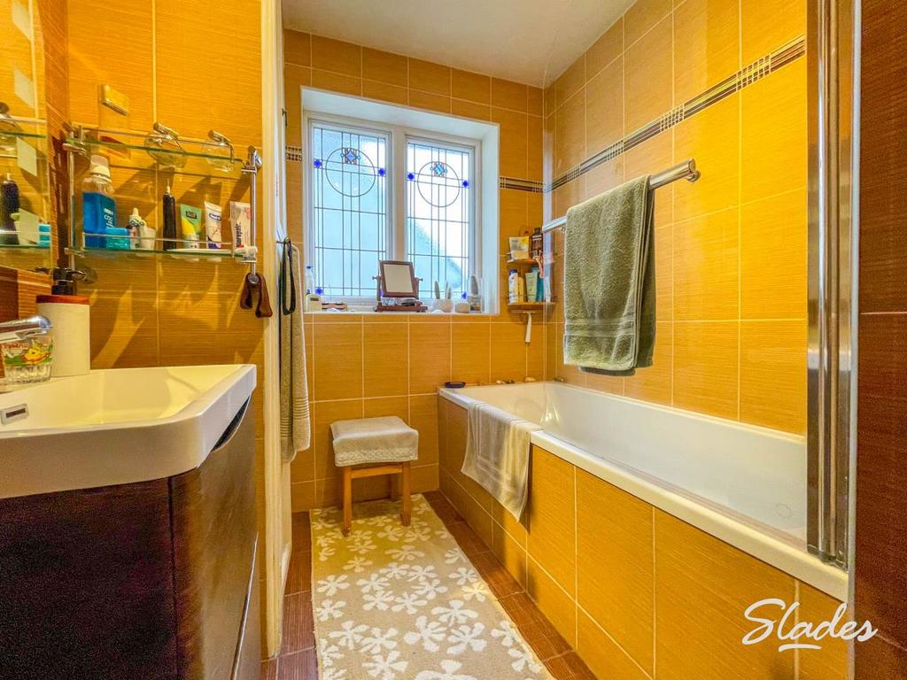25 Pine avenue bathr