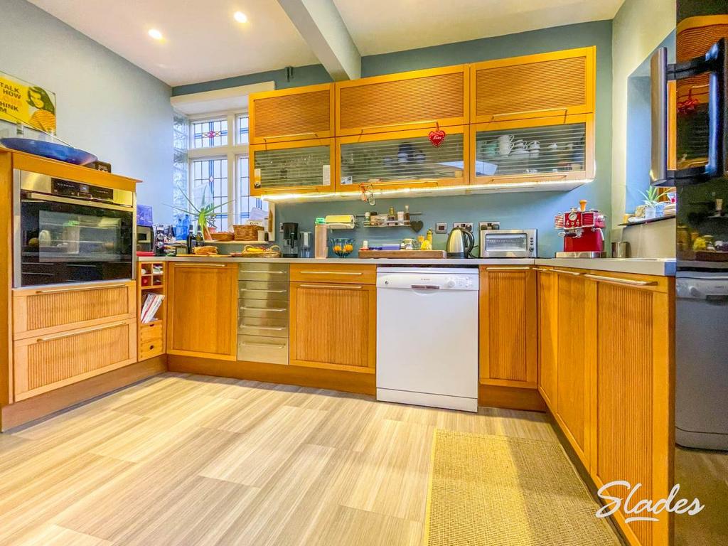 25 pine avenue kitch