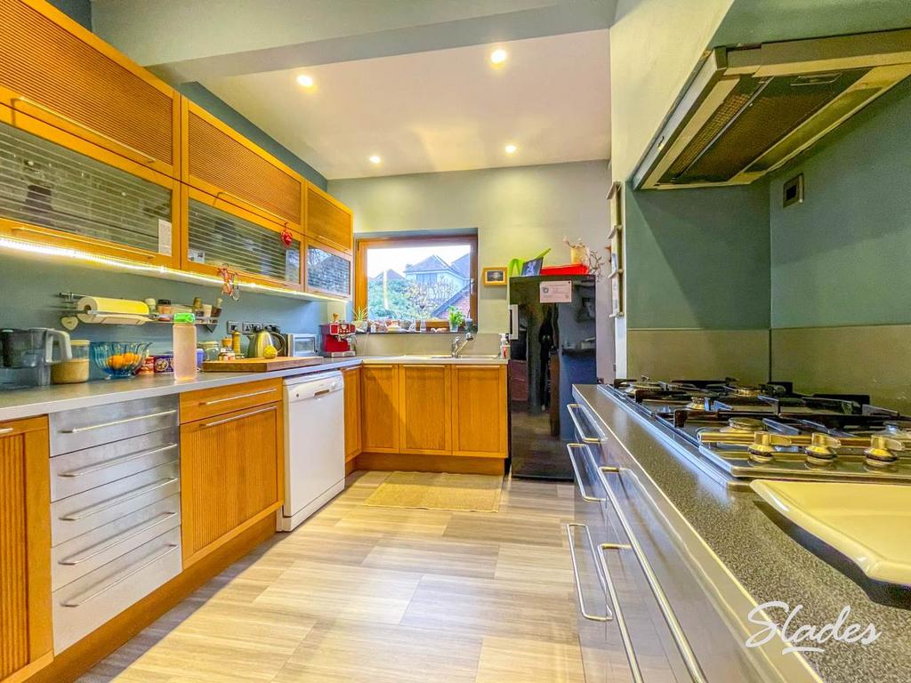 25 pine avenue kitch