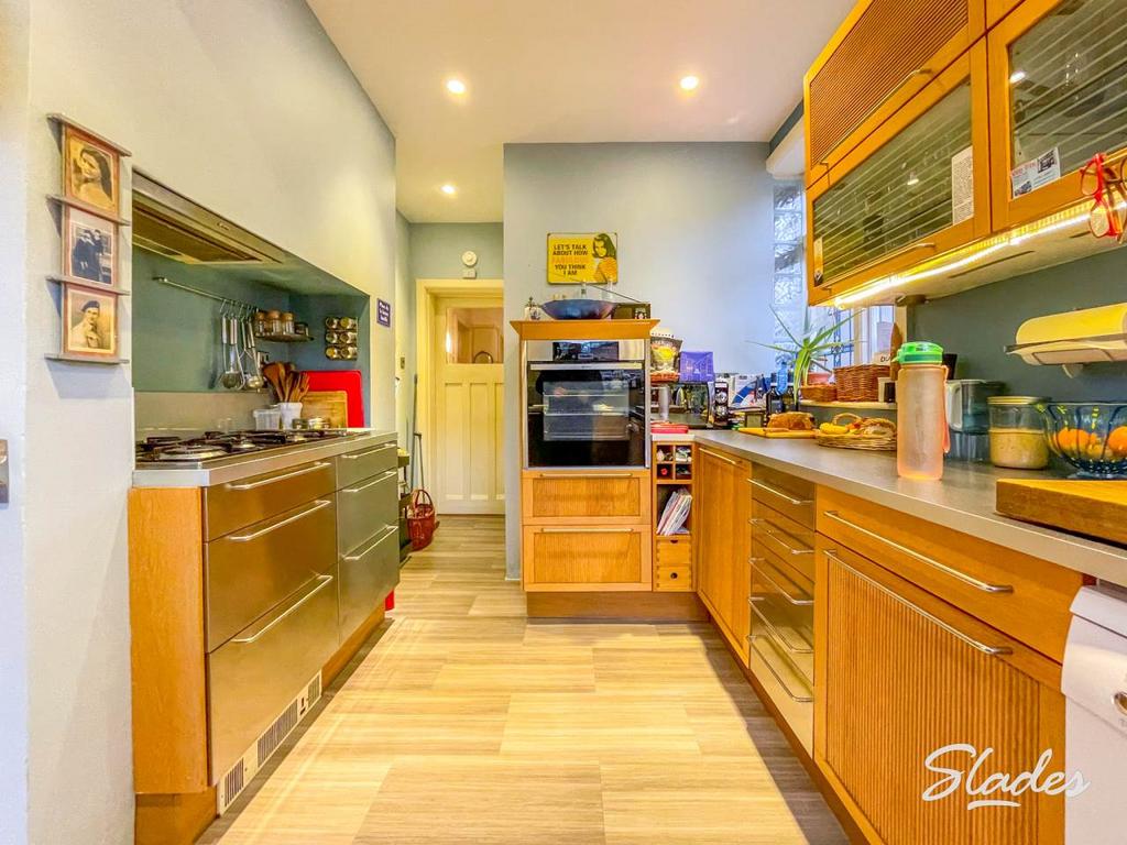 25 pine avenue kitch