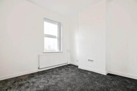 3 bedroom terraced house to rent, Windmill Lane, Smethwick B66