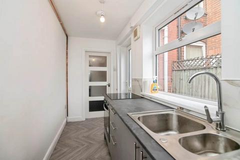3 bedroom terraced house to rent, Windmill Lane, Smethwick B66