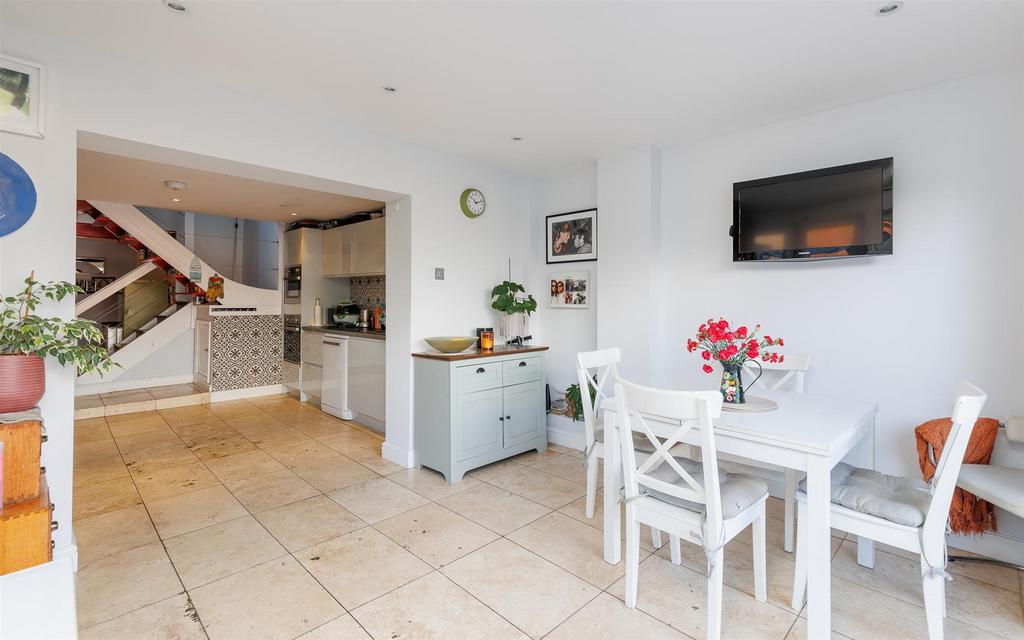 Kitchen/ Dining Area