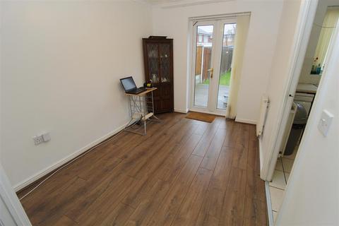 3 bedroom townhouse for sale, Meadowbarn Close, Kirkby L32