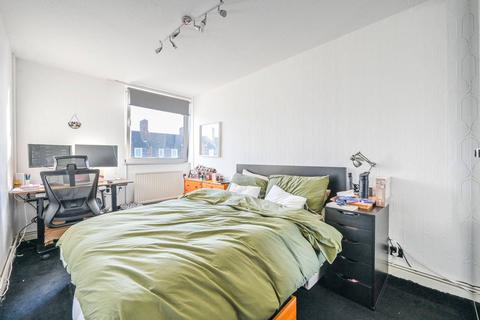undefined, Solander Gardens, Shadwell, London, E1