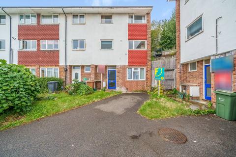 Guildford Park Avenue, Guildford, GU2