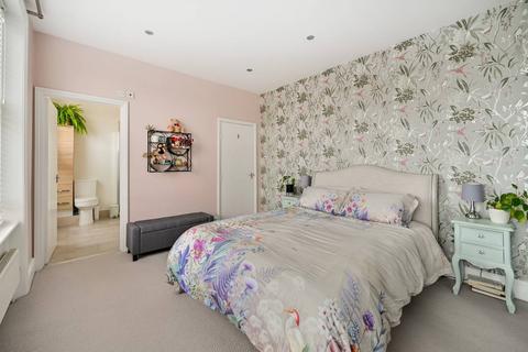 undefined, Surbiton Crescent, Surbiton, Kingston upon Thames, KT1
