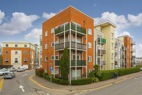 2 bedroom apartment to rent, Canalside, Redhill