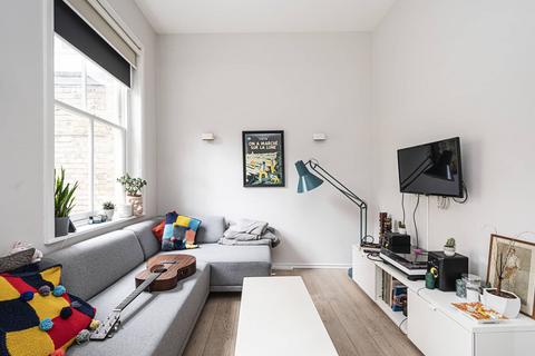 2 bedroom flat to rent, Charterhouse Street, Farringdon, London, EC1M