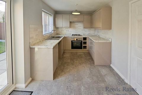 3 bedroom semi-detached house to rent, Hollybank Close, Northwich CW8