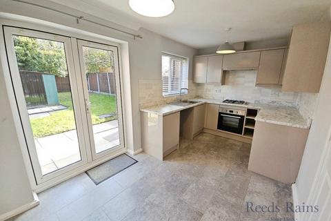 3 bedroom semi-detached house to rent, Hollybank Close, Northwich CW8