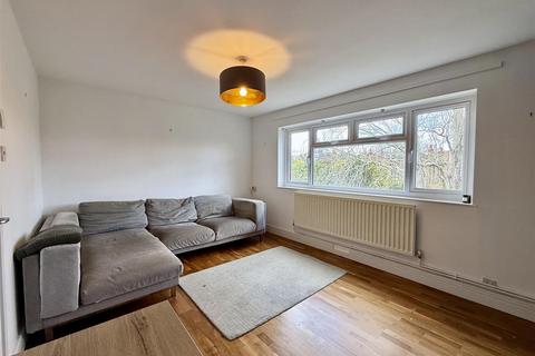 2 bedroom flat to rent, Carlton Drive, London SW15