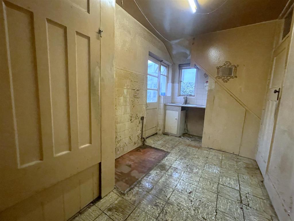Kitchen 1.jpeg