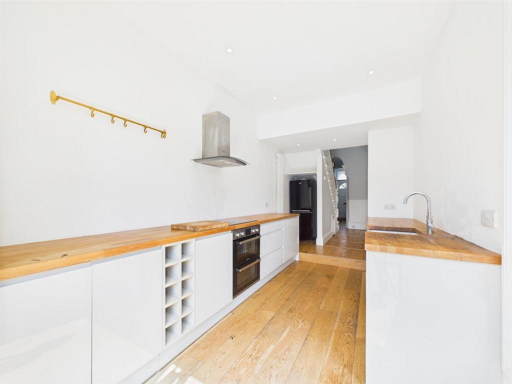 CAM01832 G0-PR0191-STILL006.jpg