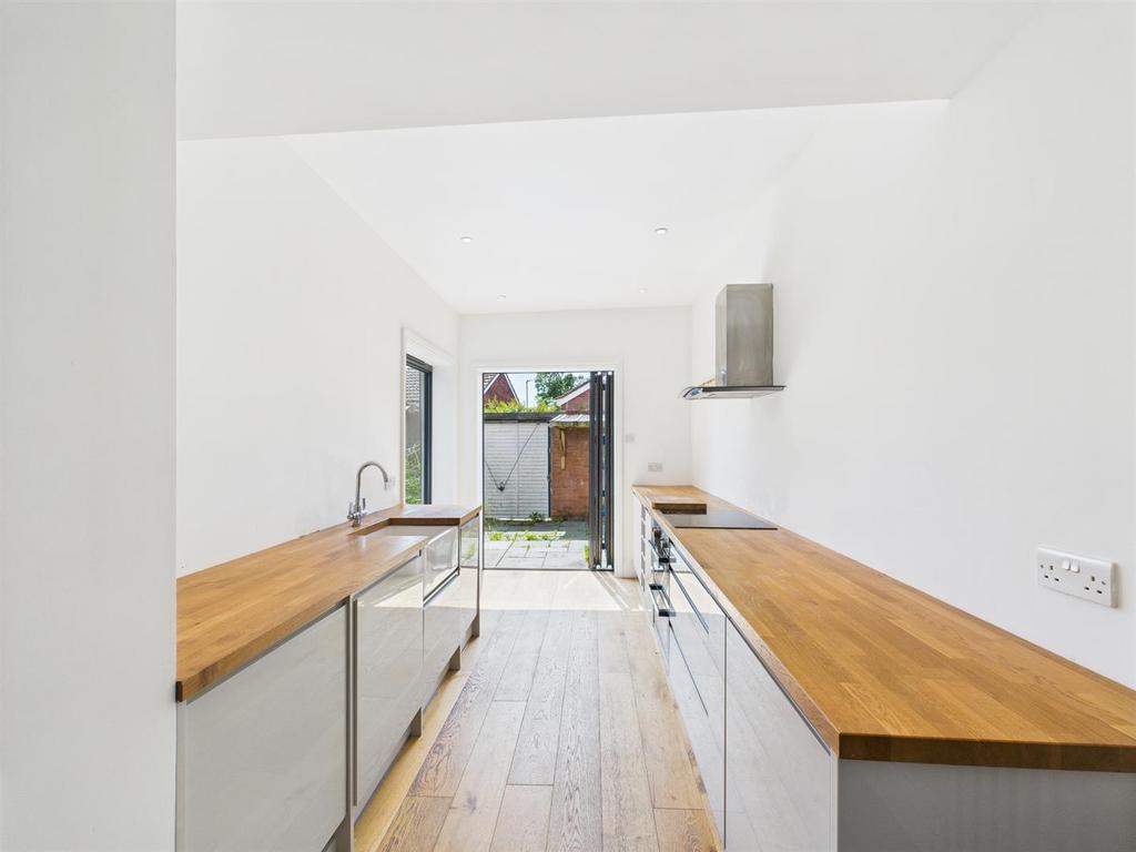 CAM01832 G0-PR0191-STILL005.jpg