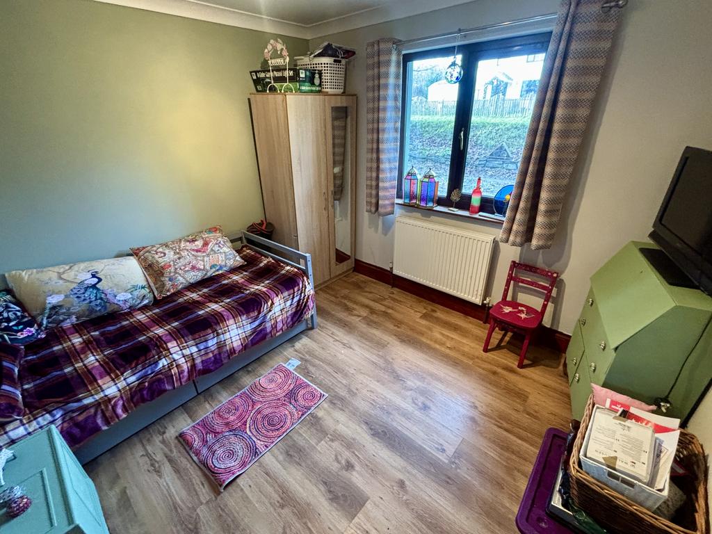 Front bedroom 3
