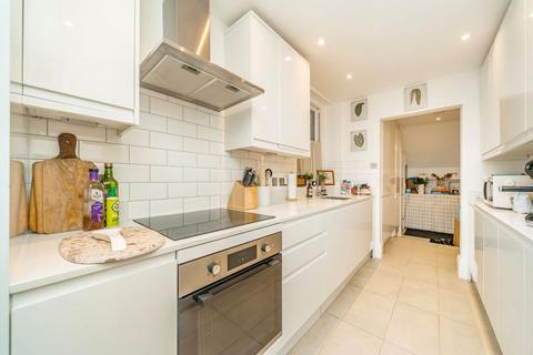 2 bedroom flat to rent, Holland Park Gardens, London W14