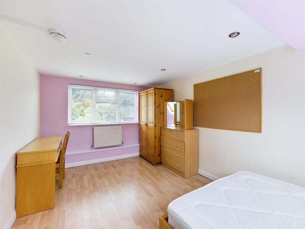 CAM00159 P1-PR0103-STILL15.jpg