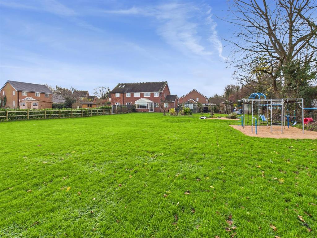 CAM01555 G0-PR0287-STILL020.jpg