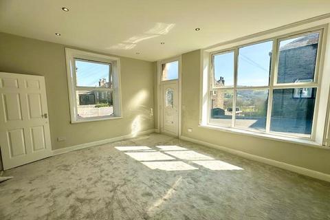 3 bedroom end of terrace house to rent, Oak Terrace, Holywell Green, Halifax