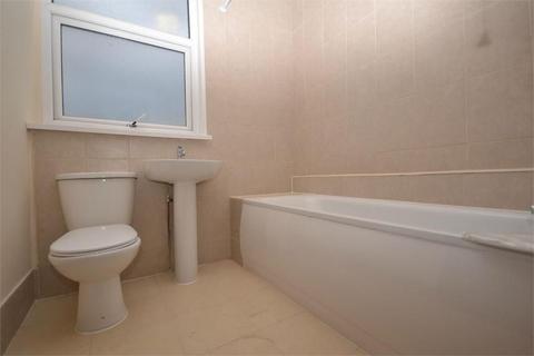 3 bedroom flat to rent, London Road, Isleworth, TW7