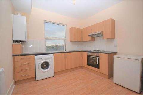 3 bedroom flat to rent, London Road, Isleworth, TW7