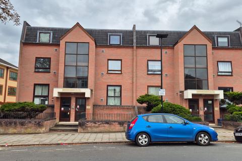 2 bedroom flat to rent, Denton Court, Avenue Road, TW7